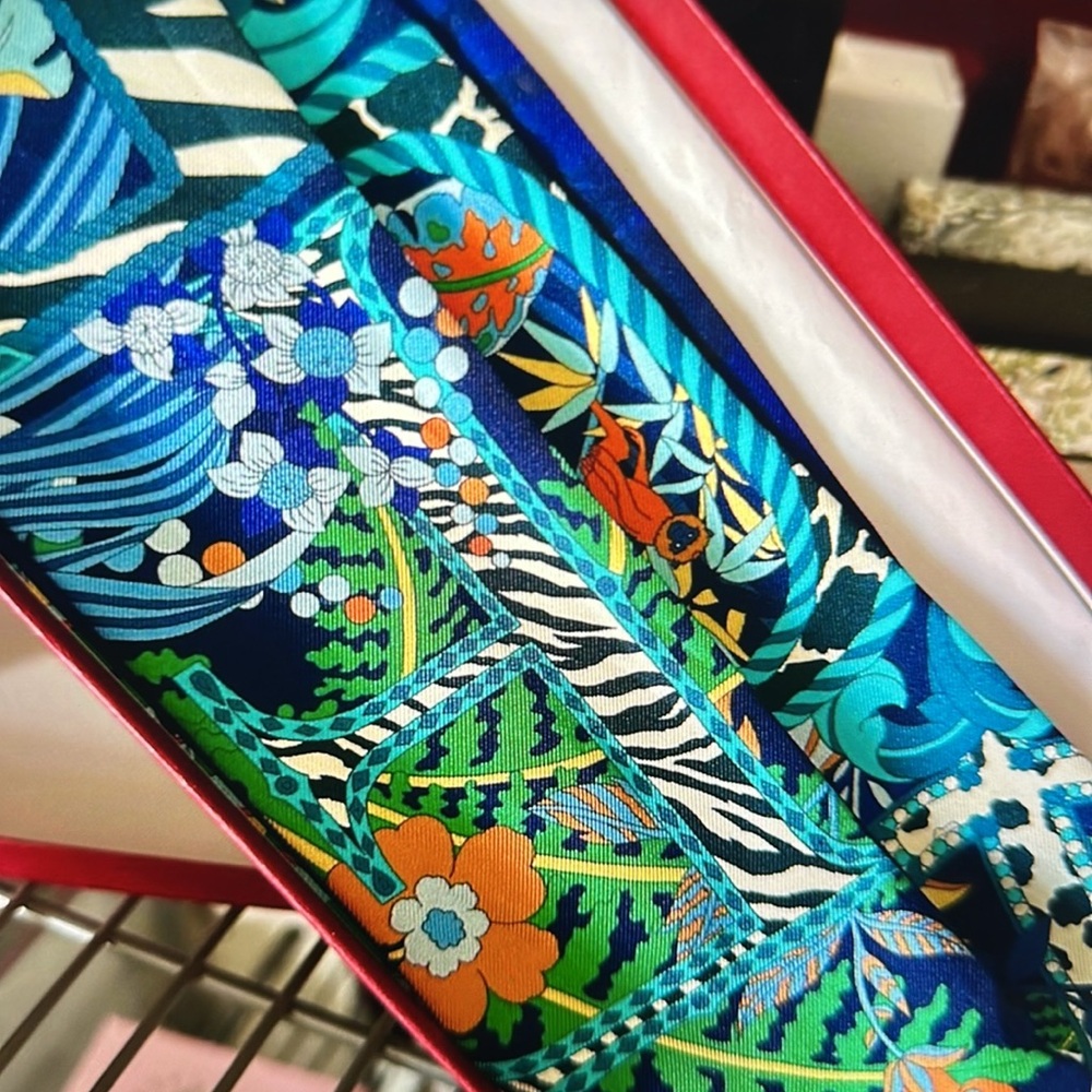 Salvatore Ferragamo Jungle silk 2 sided twill scarf - Picture 7 of 8